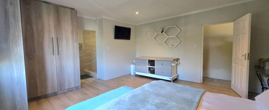 6 Bedroom Property for Sale in Franskraal Western Cape